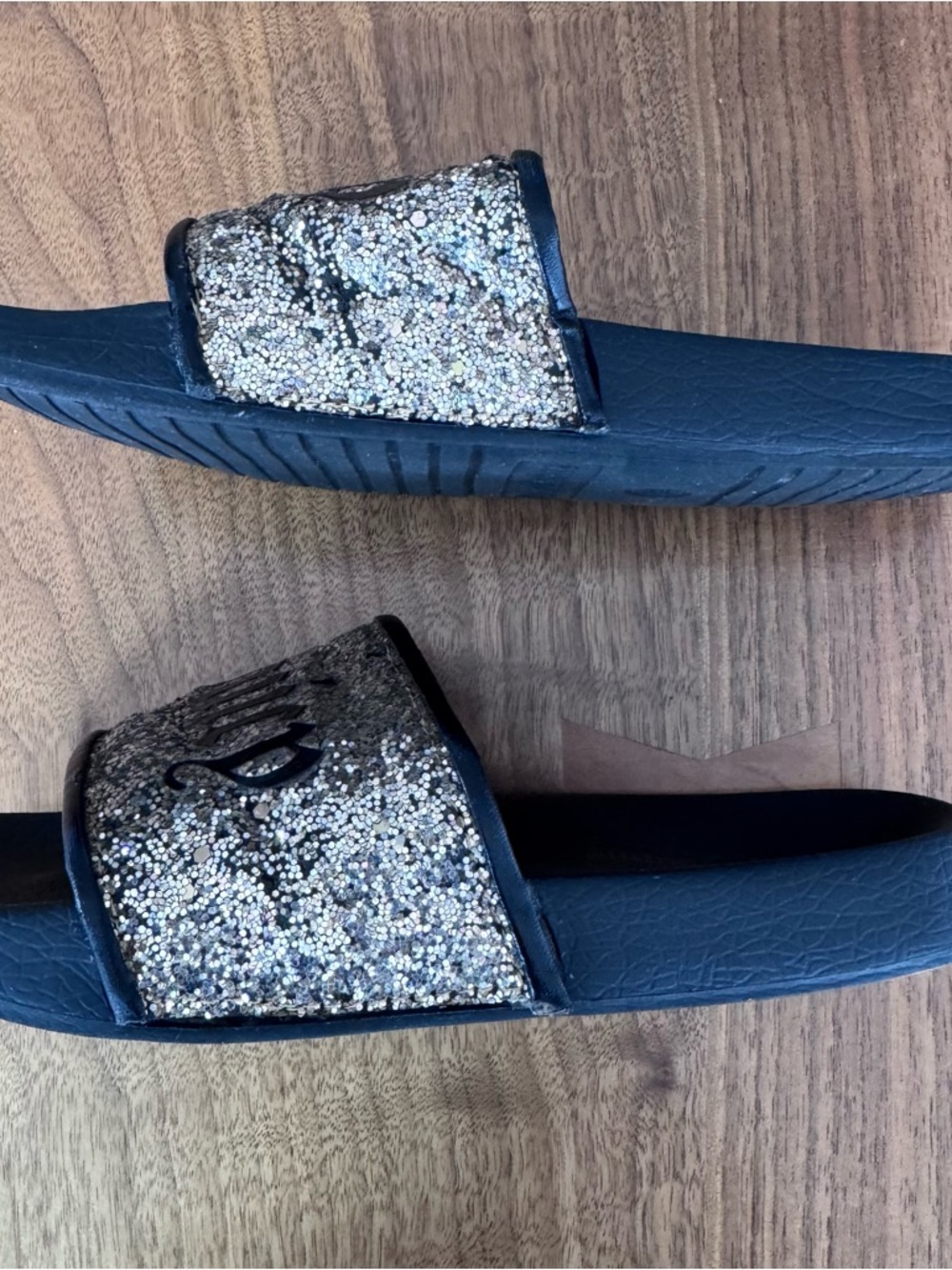 Bundle of 2 Flip Flops. Size Kid’s 13. Juicy Couture and Reef - Picture 7 of 17
